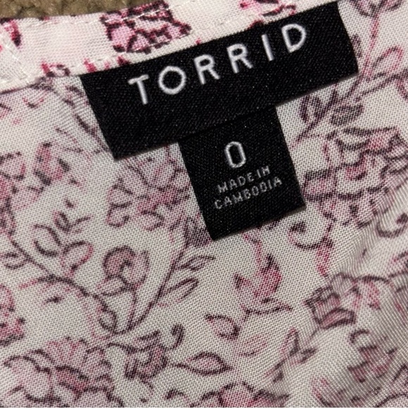 Floral Lace-Up Camisole in Pink and Gray - Picture 6 of 9